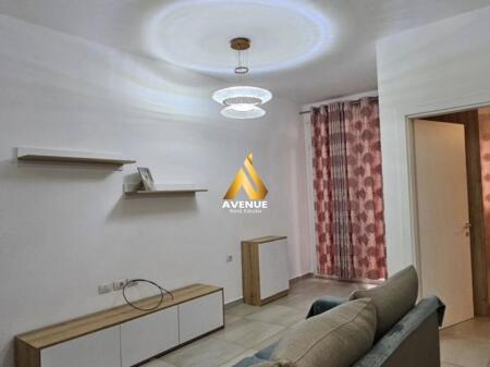 Jepet me qira apartament 1+1 në zonën e Liqenit të Thatë | Kopshti Botanik  🏠 Vendndodhja: Pranë Kopshtit Botanik, shumë afër Xhamisë — një nga zonat më të kërkuara dhe të qeta të Tiranës.  Karakteristikat e apartamentit:  Sallon i bollshëm (soxhorno)  Dhomë gjumi komode  Tualet modern  Ballkon i përdorshëm  Sipërfaqe totale: 63 m²  📍 Kati: 2 💶 Qiraja: 500 € në muaj  Apartamenti ofron komfort, qetësi dhe një pozicion ideal për jetesë cilësore. Për më shumë informacione, ju lutem me kontaktoni