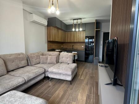 1+1,i mobiluar luks,te shkolle e kuqe.cmimi 700 euro