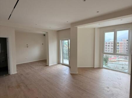 🏡 Apartament 1+1 në Shitje – Ali Demi, pranë Kompleksit KONTAKT