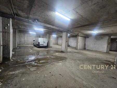 Locale Commerciale in Vendita vicino al Terminal degli Autobus (Ospedale Hygeia)!
