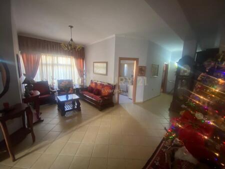 SIRI KODRA, JAPIM KAT VILE ME QIRA