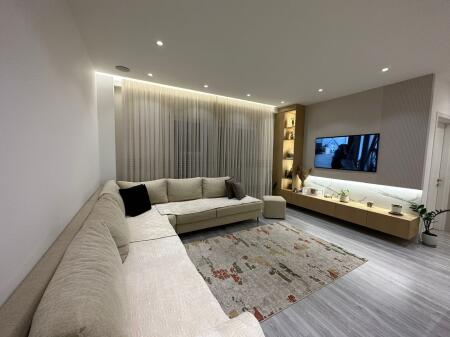 A few minutes away from Selvise, Dibra Street offers a furnished 2+1+2 apartment for rent. 850 Euro