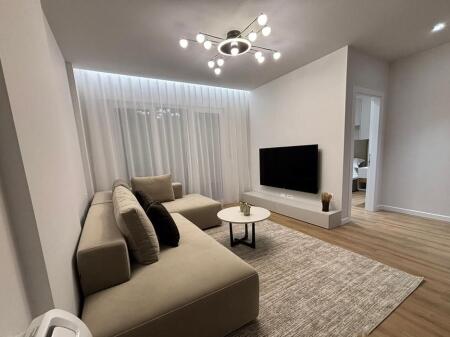 JEPET ME  QIRA  TEK PAZARI I RI APARTAMENT  1+1  I RI I PA BANUAR ME PARE !