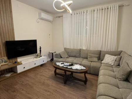 Jepet me qera Vile, Medreseja