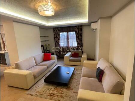 Apartament 3+1+2 me qira ne Qender 900 € /Muaj Sip. Totale  135m2