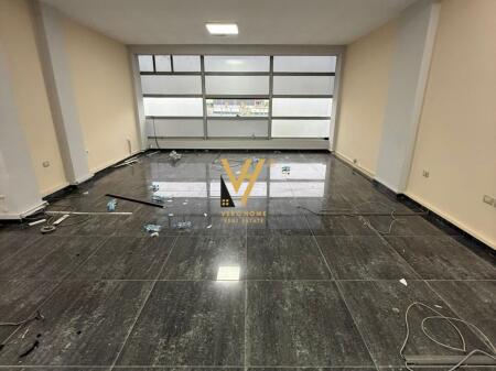 JEPET AMBIENT BIZNESI 75 M2 ME QERA NE ASTIR 60.000 LEKE