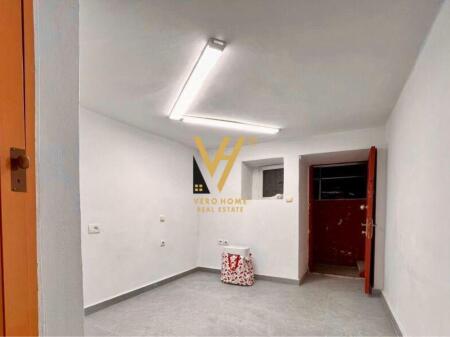 JEPET AMBIENT 20 M2 ME QERA TE ISH EKPOZITA 250 EURO