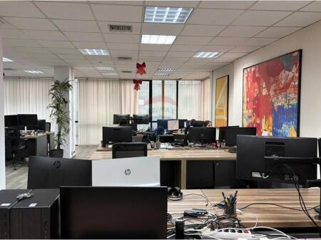 jepet zyre me qira, Qender