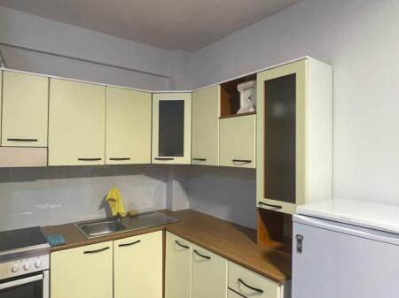 Jepet me qira apartament ne plazh iliria 1+1 totalishte i mobiluar