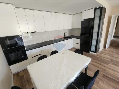Apartament per qira Porcelan