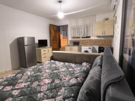 Jepet me qira garsoniere në Kinostudio.