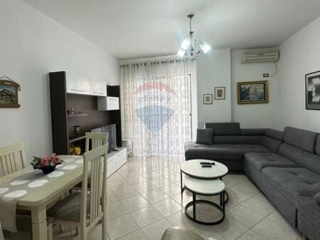 Jepet apartament 2+1+2 në Astir