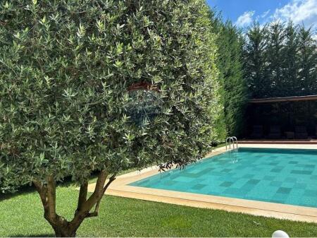 Jepet me Qira Vile Luksoze prane Teg