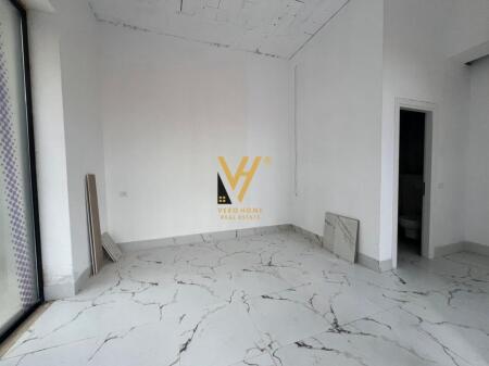 JEPET DYQAN 27 M2 ME QIRA TE RRUGA E DURRESIT 600 EURO