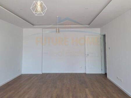 Qera,Ambient për Zyre 2+1+2+ Post Parkimi Lake View ,Tirana.