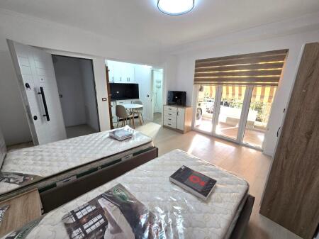 Jepet Garsoniere me Qera ne Qender te Tiranës tek Sheshi Skënderbej