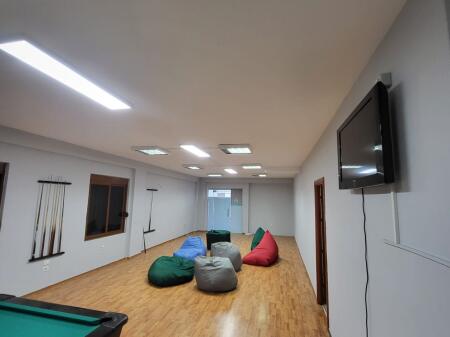 📦 Jepet me qira magazinë/depo 📍 Mbikalimi i Komunës së Parisit