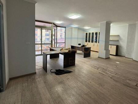 Shitet Apartament 2+1 Rruga Muhamet Gjollesha, Tirane