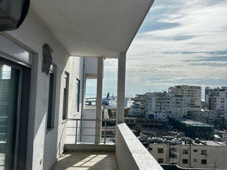 🏙️ Shitet apartament 3+1 me pamje panoramike nga Porti dhe Muzeumi i Durrësit!