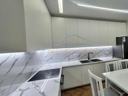 Qera | Apartament 2+1+2 + Post Parkimi | Porcelan, Tiranë