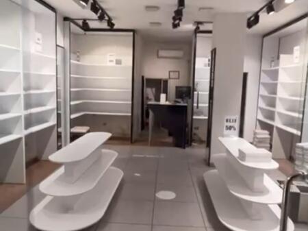 JEPET ME QERA DYQAN 56M2 BUZE RRUGE 1800 EURO RRUGA E DURRESIT