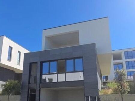 VILLA FOR SALE IN THE FARKA LAKE