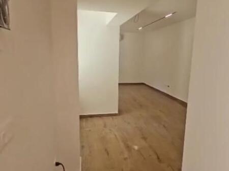 Zyre me Qera Tek Mine Peza (ID BZ2750) Tirane