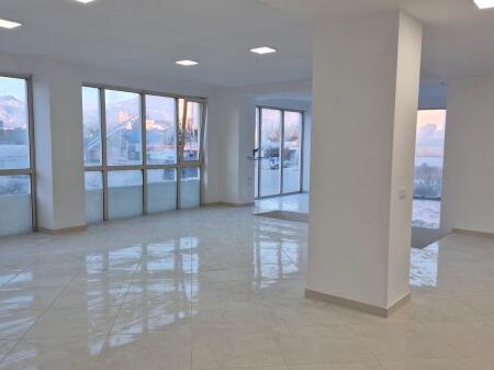 DYQAN ME QERA 260 M2 BULEVARDI RI 2600 EURO