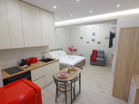 APARTAMENT 1+1 DHE GARSIONERE ME QERA BULEVARDI RI 150.000 LEKE