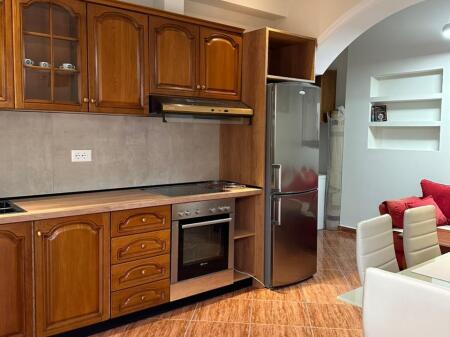 Prane 5 Majit, jepet me qera apartament 1+1