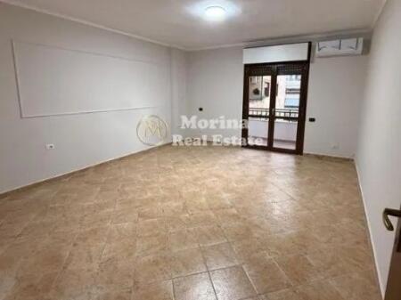 Affitto, Appartamento 4+1+2, Comune di Parigi, 1200 Euro/Mese