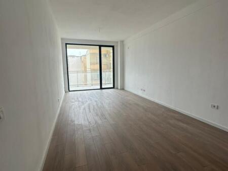 🏢 Ambient me Qira – Ideal për Zyra ose Klinika 📍 📍 Rezidenca Mine Peza, Tiranë