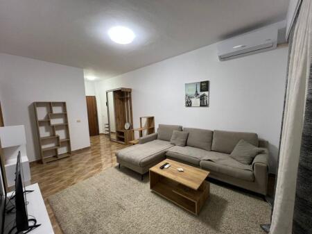 Apartament Me Qera 1+1 Tek Komuna e Parisit (ID B2101356) Tirane​