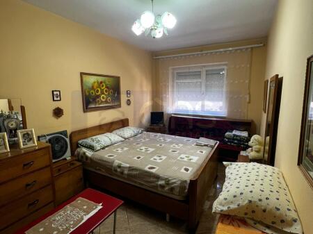 Jepet me qera apartament 1+1 tek Rruga e Kosovareve.