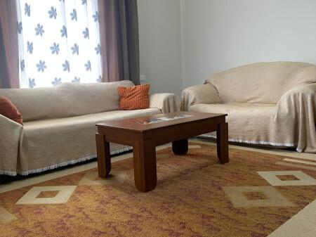 Jepet shtepi me qera