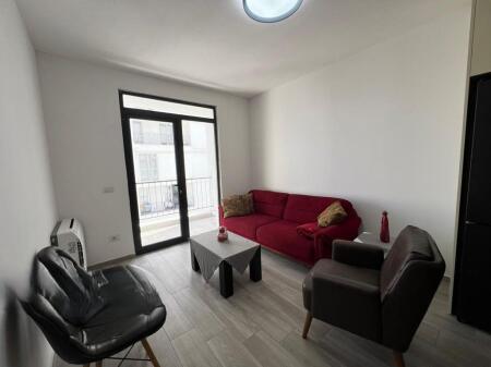 Apartament 1+1 ne rrugen 5 Maji per qira! 350 € /Muaj