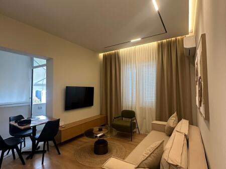 APARTAMENT ME QIRA 1+1 TE RRUGA BARRIKADAVE SHUME PRANE QENDRES