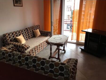 Jepet me qira afatgjatë apartament 1+1 250€ ne muaj