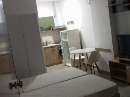 Jepet gazoniere me qera,  ID 13893