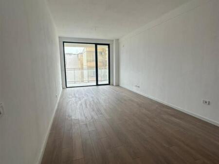 AMBIENT BIZNESI ME QIRA TE RRUGA MINE PEZA