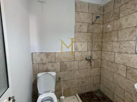 APARTAMENT 3+1 ME QERA NE PLAZH , PRANE SHKOLLES BAJRAM CURRI !!