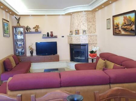 SARANDË, SHESIM VILË 3-KATËSHE ME PAMJE NGA DETI 300,000 €