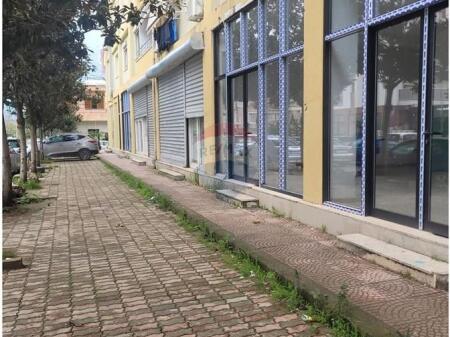 Shitet dyqan ne zonen e Astirit