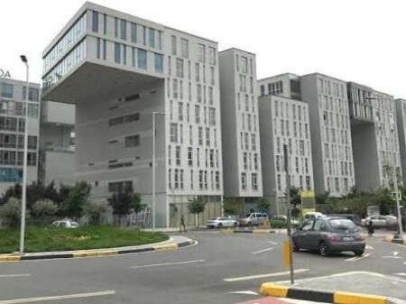 Jepet me qira apartament 2+1 te Komuna e Parisit!
