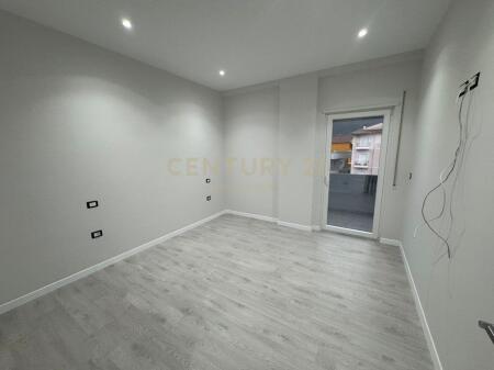 Jepet me qira Apartament 2+1 me Verandë & Post Parkimi – Kodra e Priftit 450 € /Muaj