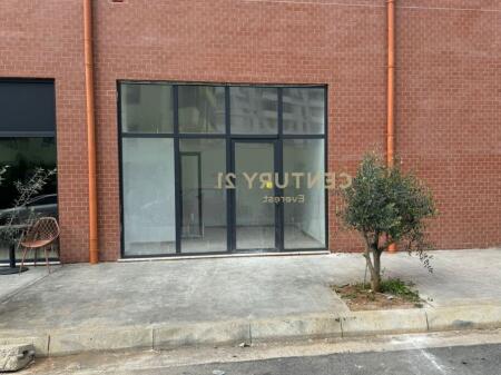 Bulevardi I Ri, Shitet Ose Nderrohet Dyqan.