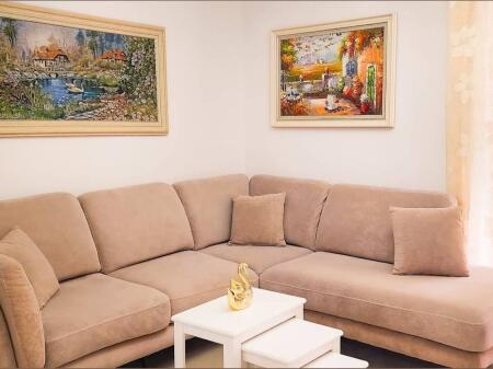 🏡 Jepet me qira Apartament 3+1 – Pazari i Ri