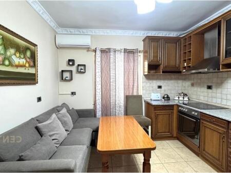 Jepet me qira apartament 2+1 me oborr dhe post parkimi – Rruga Fortuzi!