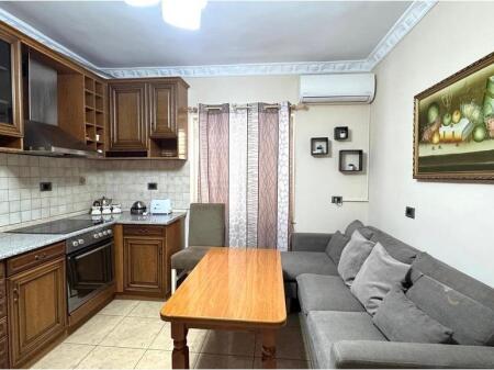 Apartament 2+1 me Oborr dhe Parkim – Rruga Fortuzi, 86m²