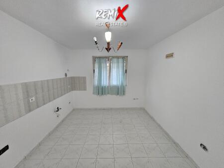 Jepet me qira apartament 3+1+2, pranë Shkollës “Qemal Mici”, Durrës.